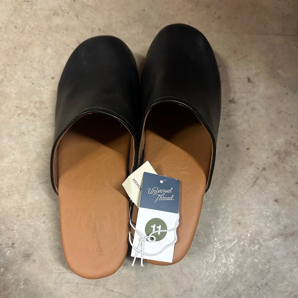 Memory foam universal threads clogs